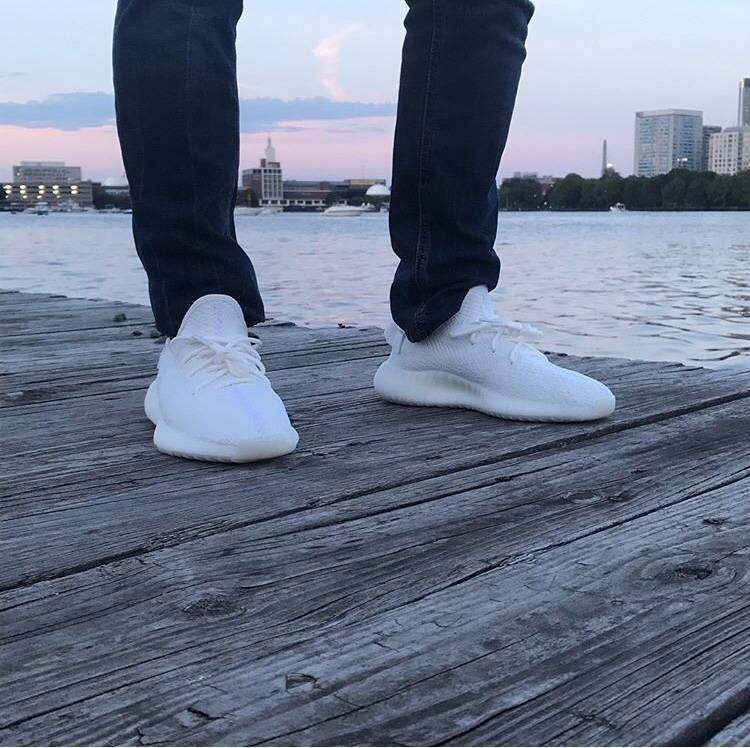 T nis Yeezy Boost 350 V2 Cream White Triple White
