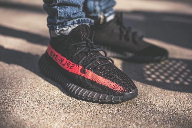 Yeezy boost 350 preto orders e vermelho