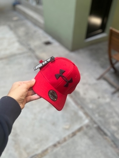 New Era x Under Armour - Rojo