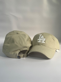 Los Angeles - Beige bordado blanco