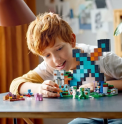 LEGO MINECRAFT LA FORTIFICACION ESPADA 21244 en internet
