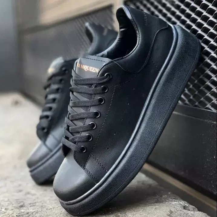 Mcqueen total black hotsell