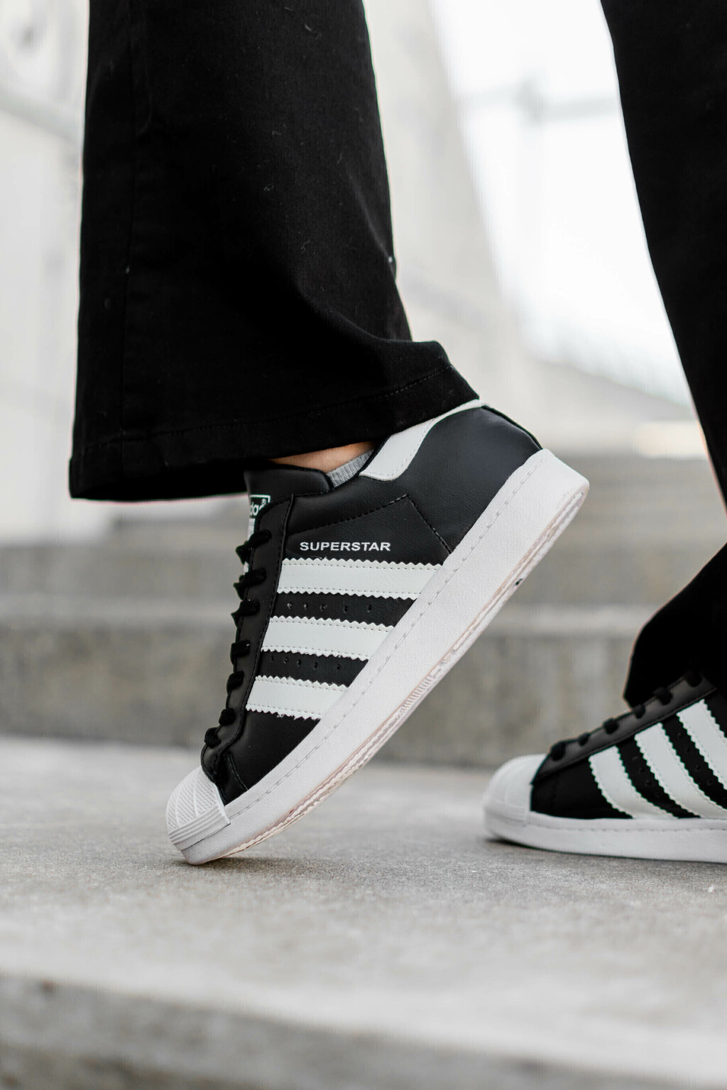 Adidas super star negro blanco ESTILO PROPIO