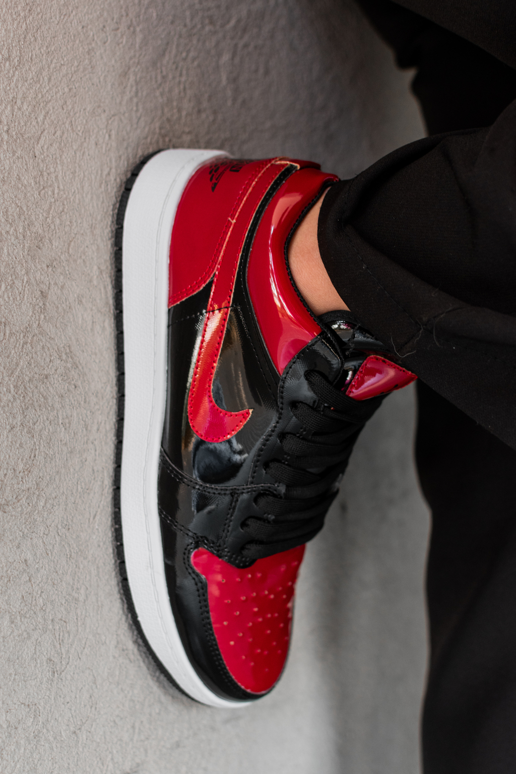 Jordan low charol rojo negro Comprar en ESTILO PROPIO