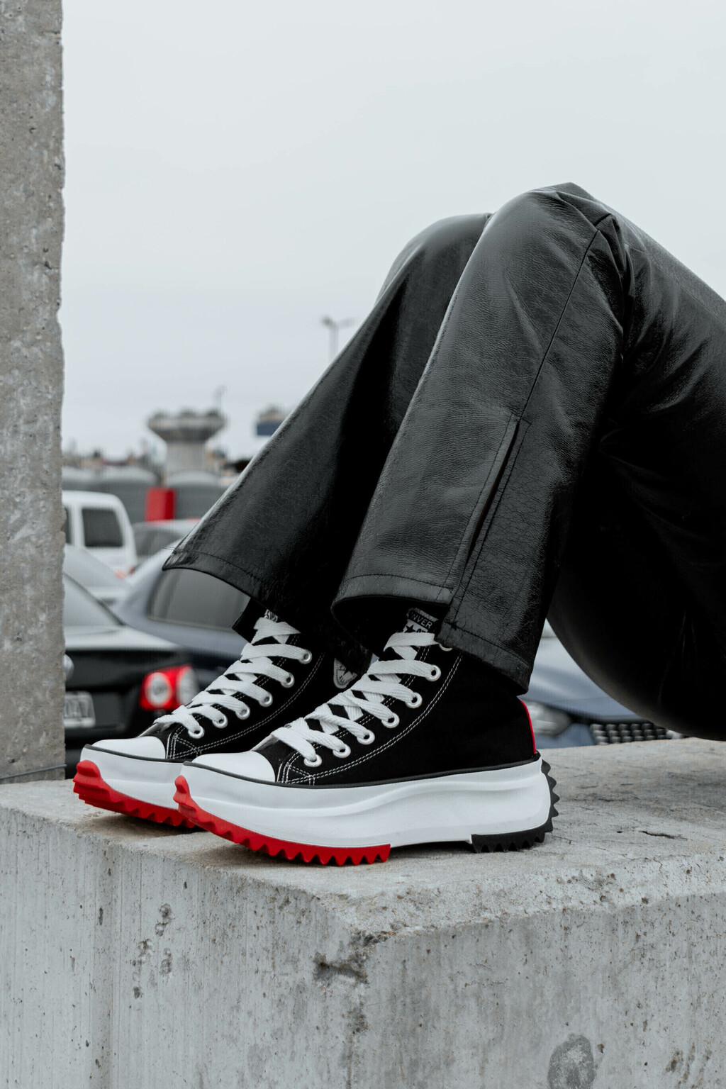 Converse botita run negro rojo ESTILO PROPIO