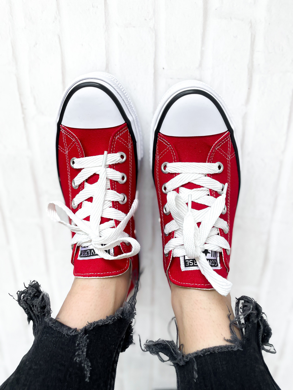 Converse gris plataforma roja sales