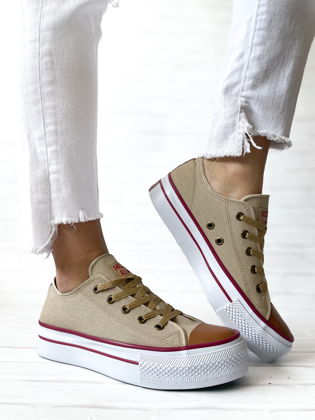 Converse plataforma marron 2025