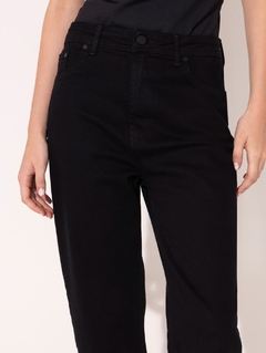 JEANS SYD SUPER BLACK JAZMIN CHEBAR en internet