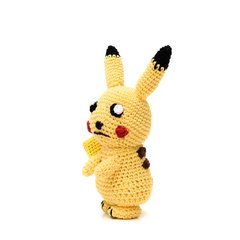 Pokemon Pikachu médio em amigurumi na internet