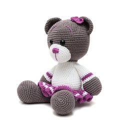 Ursa de saia roxa em amigurumi - comprar online