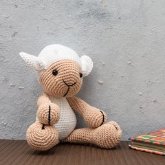 Ovelha em amigurumi - comprar online