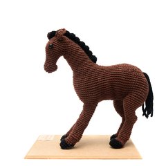 Cavalo marrom em amigurumi - comprar online