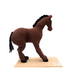 Cavalo marrom em amigurumi - Art Familiar Artesanato