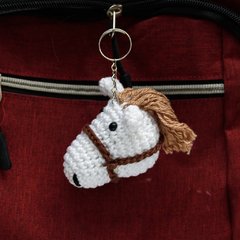 Chaveiro cavalo em amigurumi - Art Familiar Artesanato