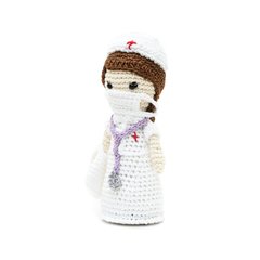 Boneca Enfermeira em amigurumi na internet