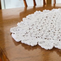 Caminho de mesa Flores em crochê - Art Familiar Artesanato