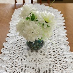 Caminho de mesa Flores em crochê - comprar online