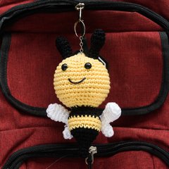 Chaveiro de abelha em amigurumi - comprar online