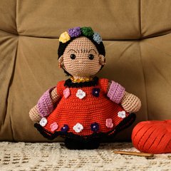 Boneca Frida Kahlo decorada em amigurumi - loja online