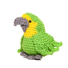Papagaio verde e amarelo em amigurumi - comprar online