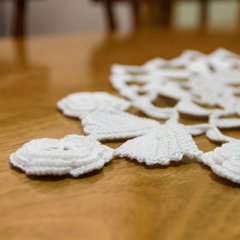 Centro de mesa em crochê branco com flores - loja online