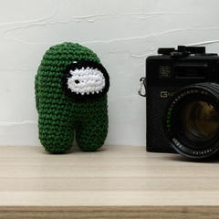 Among Us Verde Militar em Amigurumi na internet