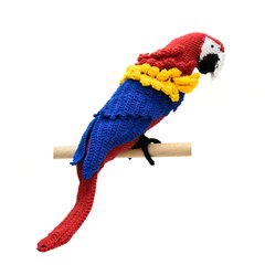 Arara vermelha e amarela em amigurumi na internet