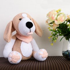 Cachorro Beagle lenço rosa em amigurumi - loja online