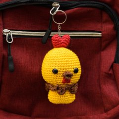 Chaveiro galinho amarelo em amigurumi - comprar online