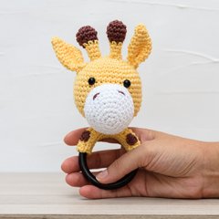 Chocalho Girafa grande em amigurumi - comprar online