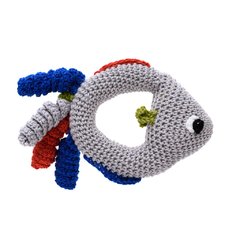 Chocalho peixe colorido em amigurumi