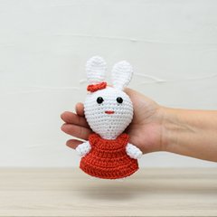 Coelha de vestido em amigurumi - Art Familiar Artesanato