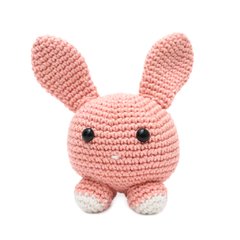 Coelho bola salmão em amigurumi