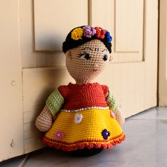 Imagem do Frida Kahlo peso de porta em amigurumi