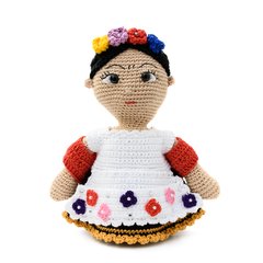 Frida Kahlo costureira em amigurumi