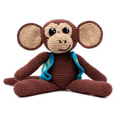 Macaco de colete em amigurumi