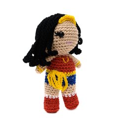 Mulher Maravilha pequena em amigurumi - comprar online