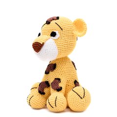 Oncinha pintada em amigurumi - comprar online