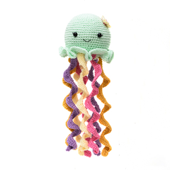 Polvo com tentáculos coloridos ´para newborn em amigurumi