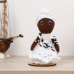 Preta velha em amigurumi - loja online