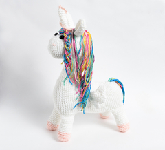 Unicórnio em Amigurumi - comprar online