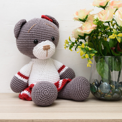 Ursa de Saia Vermelha em Amigurumi - loja online