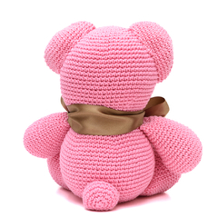 Urso Rosa com Laço Dourado em Amigurmi - Art Familiar Artesanato