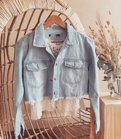 Imagen de CAMPERA JEAN CORTA MOM