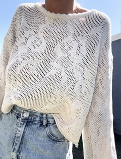 SWEATER TEJIDO FLORES - CORTO