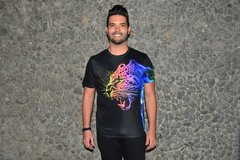 T-shirt Onça Neon na internet