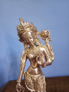 Escultura em Bronze Representando Deusa Hindu Parvati na internet