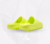 Yeezy Slide 'Glow green' en internet