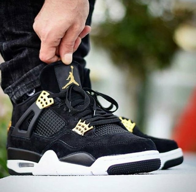 Jordan 4 royalty precio sale