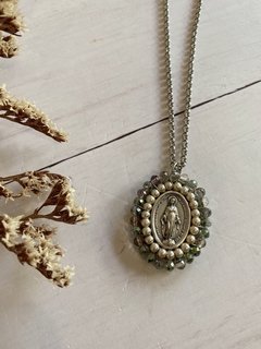 Imagen de Medalla Virgen Milagrosa perlas y piedras